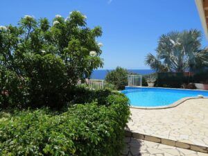 Guadeloupe villa Lataniers vue mer Caraïbe piscine privée