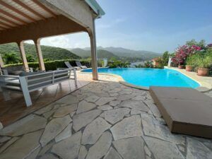 Guadeloupe villa Lataniers vue mer Caraïbe piscine privée